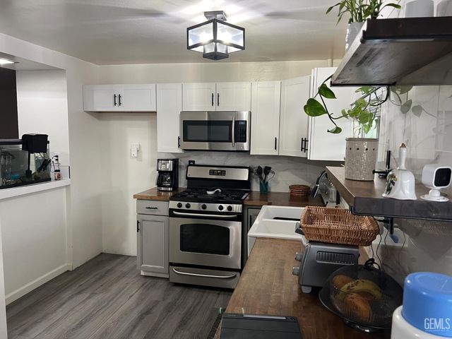 6201 Wible Road 12, Bakersfield, CA 93313