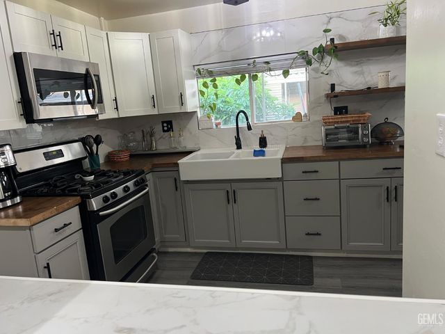 6201 Wible Road 12, Bakersfield, CA 93313