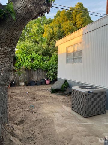 6201 Wible Road 12, Bakersfield, CA 93313