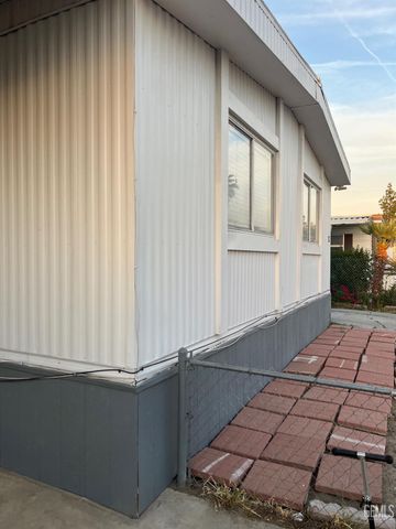 6201 Wible Road 12, Bakersfield, CA 93313