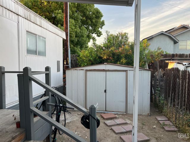 6201 Wible Road 12, Bakersfield, CA 93313