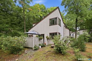 8 Staunton Court A, Farmington, CT 06032