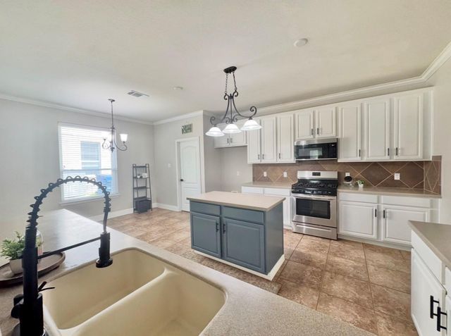 17821 Floribundas, Elgin, TX 78621