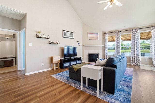 9203 E Lakeside Drive, Magnolia, TX 77354