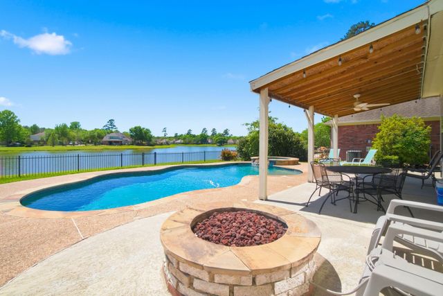 9203 E Lakeside Drive, Magnolia, TX 77354