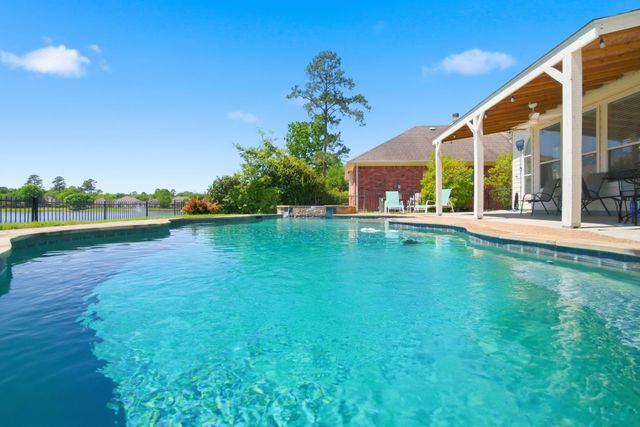 9203 E Lakeside Drive, Magnolia, TX 77354