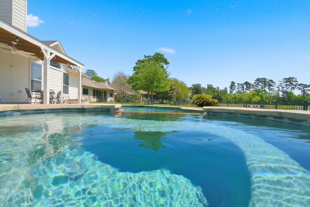 9203 E Lakeside Drive, Magnolia, TX 77354