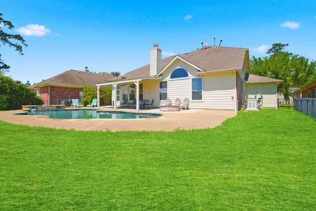 9203 E Lakeside Drive, Magnolia, TX 77354