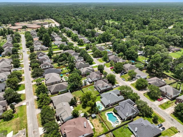 9203 E Lakeside Drive, Magnolia, TX 77354