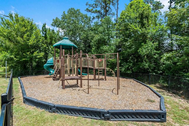 9203 E Lakeside Drive, Magnolia, TX 77354