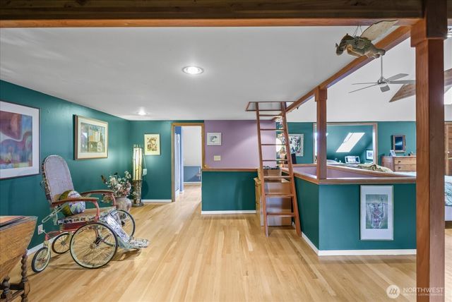 5833 Woodlawn Avenue N, Seattle, WA 98103