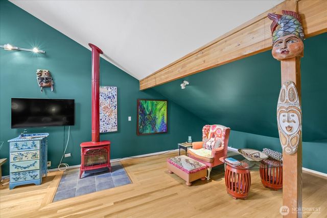 5833 Woodlawn Avenue N, Seattle, WA 98103