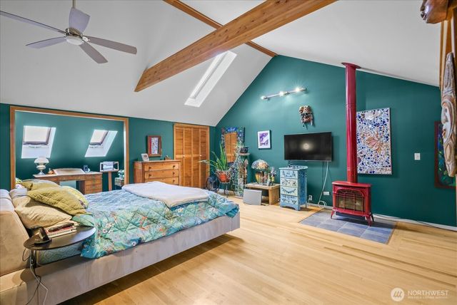 5833 Woodlawn Avenue N, Seattle, WA 98103