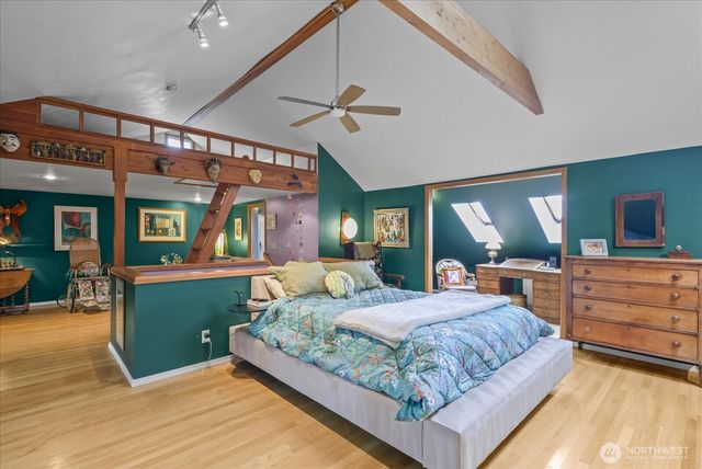 5833 Woodlawn Avenue N, Seattle, WA 98103