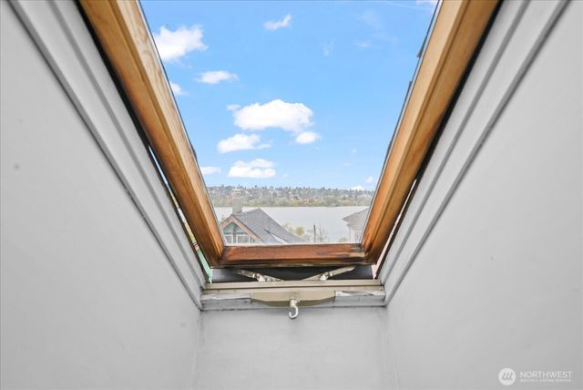 5833 Woodlawn Avenue N, Seattle, WA 98103