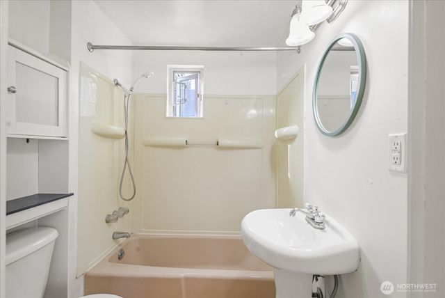 5833 Woodlawn Avenue N, Seattle, WA 98103