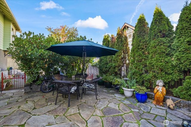 5833 Woodlawn Avenue N, Seattle, WA 98103