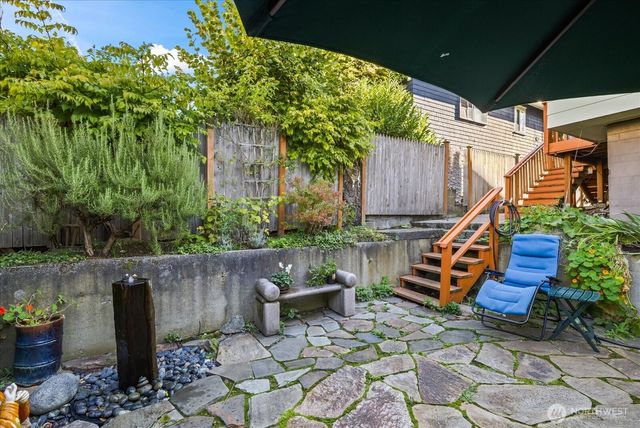 5833 Woodlawn Avenue N, Seattle, WA 98103