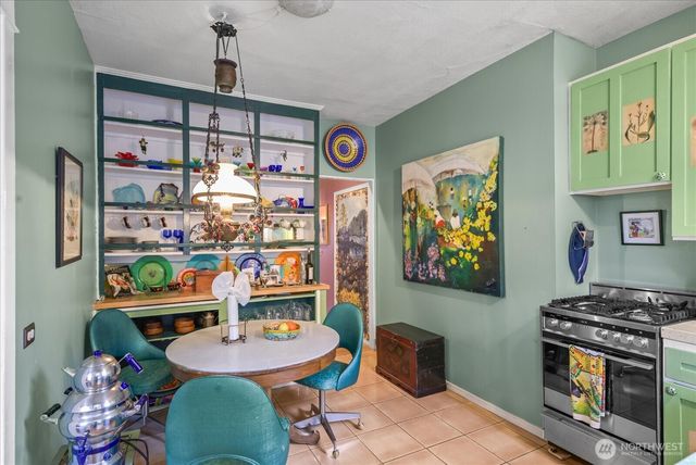 5833 Woodlawn Avenue N, Seattle, WA 98103