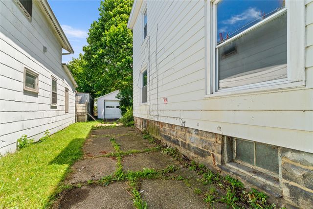 2205 WAYNE Street, Erie, PA 16503