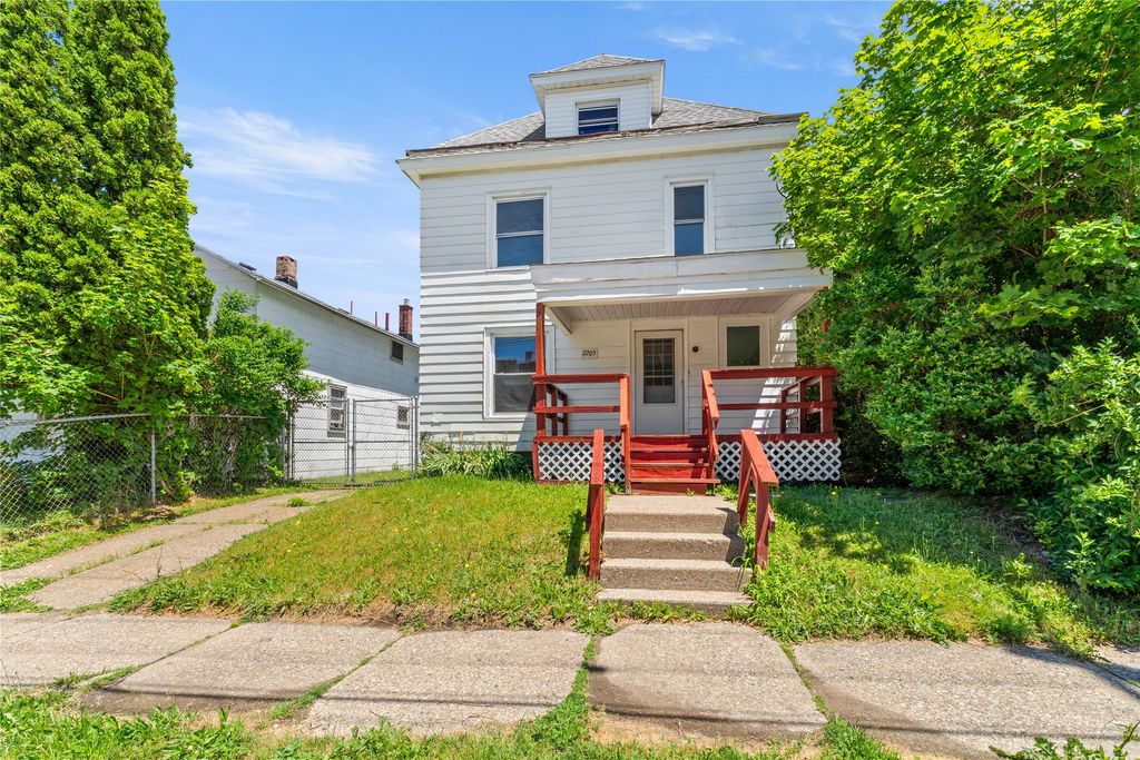 2205 WAYNE Street, Erie, PA 16503