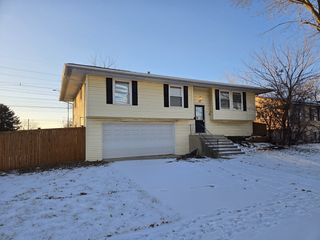 300 Hickory Avenue, Romeoville, IL 60446