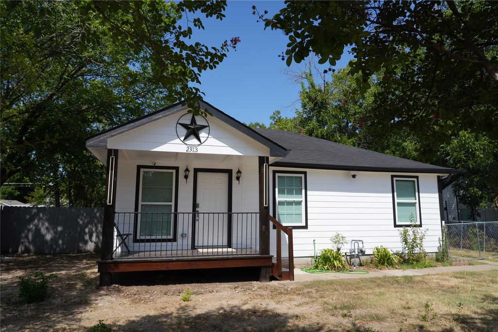 2313 N Riverside Drive, Fort Worth, TX 76111 — exterior