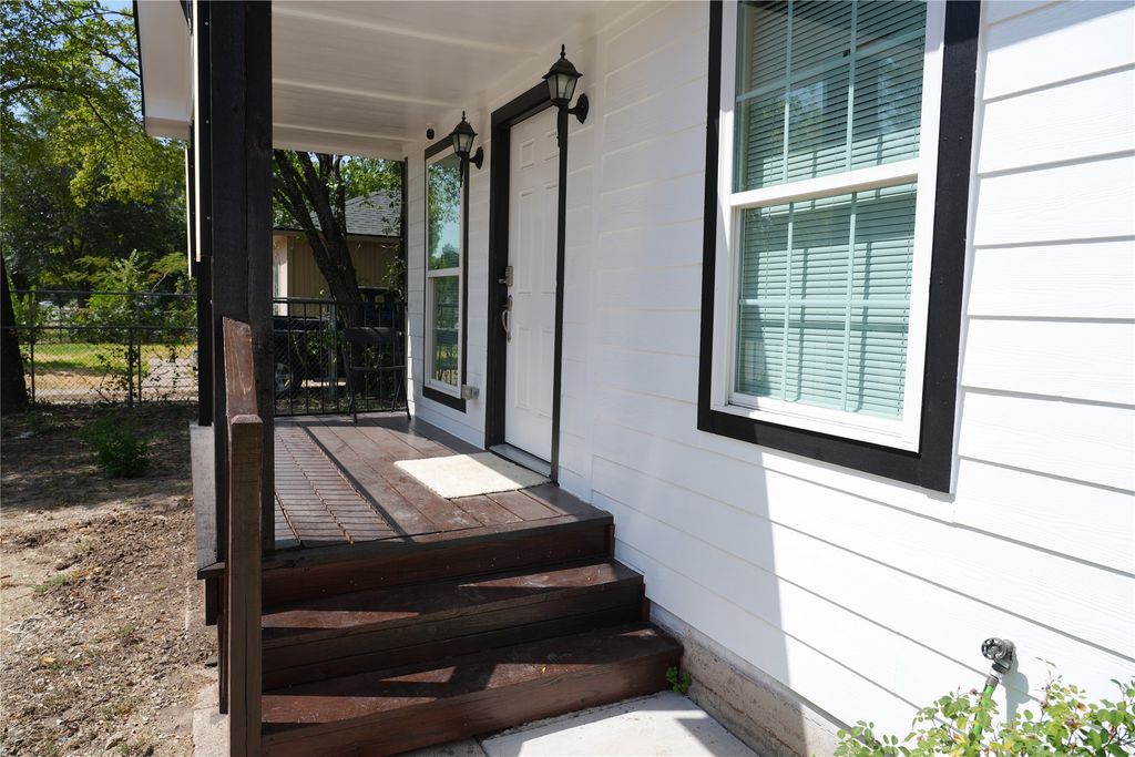 2313 N Riverside Drive, Fort Worth, TX 76111 — photo 2