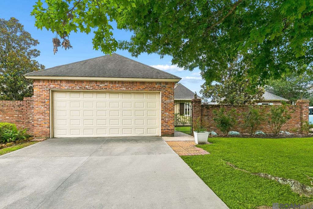 40113 Eagles Nest Dr, Gonzales, LA 70737
