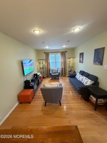 652 Holly Lane, North Brunswick, NJ 08902