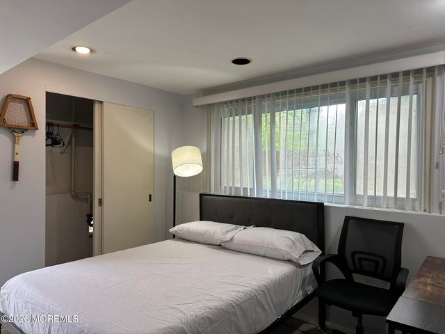 652 Holly Lane, North Brunswick, NJ 08902