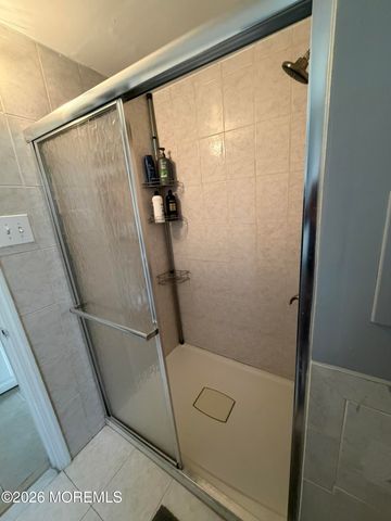 652 Holly Lane, North Brunswick, NJ 08902