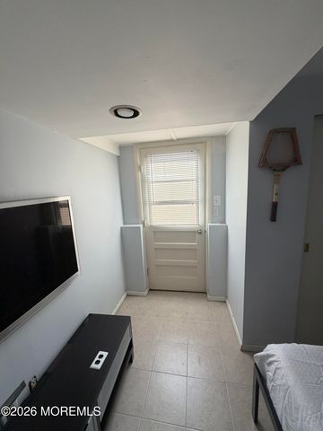 652 Holly Lane, North Brunswick, NJ 08902