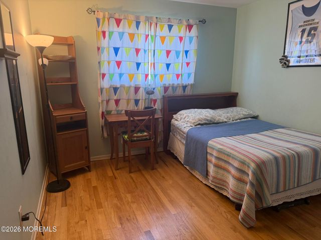 652 Holly Lane, North Brunswick, NJ 08902