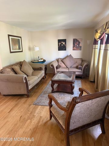 652 Holly Lane, North Brunswick, NJ 08902