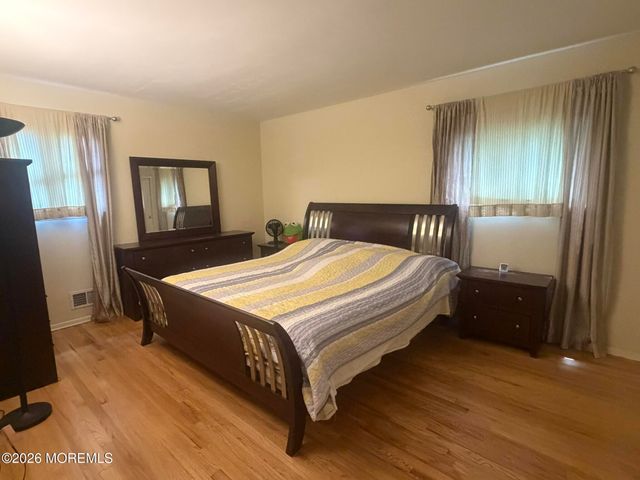 652 Holly Lane, North Brunswick, NJ 08902