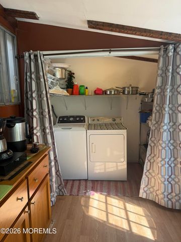652 Holly Lane, North Brunswick, NJ 08902