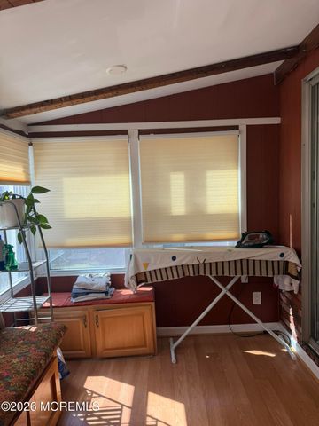 652 Holly Lane, North Brunswick, NJ 08902