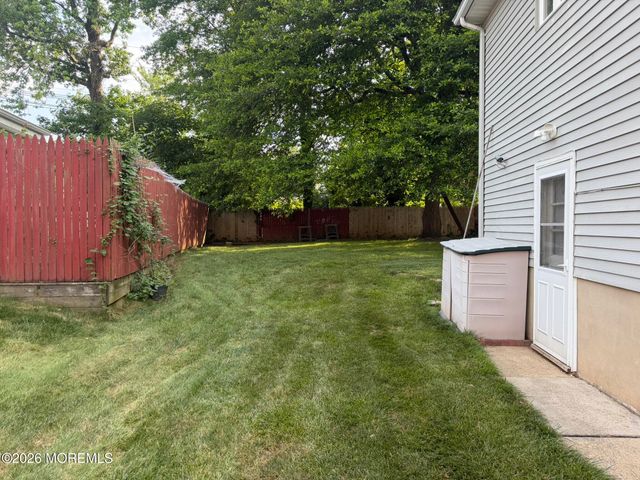 652 Holly Lane, North Brunswick, NJ 08902