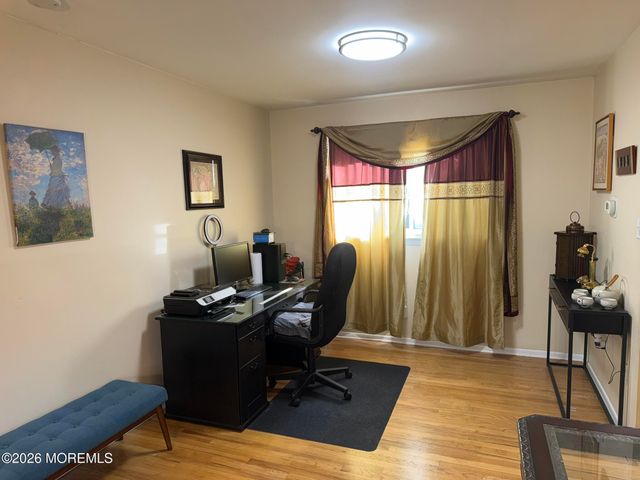 652 Holly Lane, North Brunswick, NJ 08902