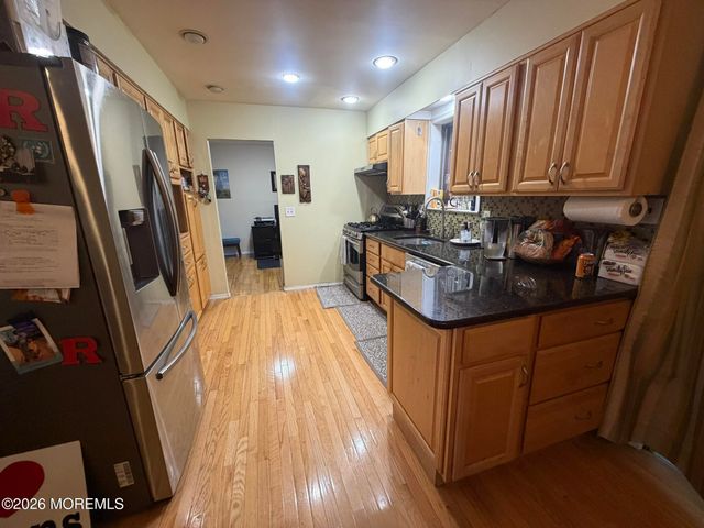 652 Holly Lane, North Brunswick, NJ 08902