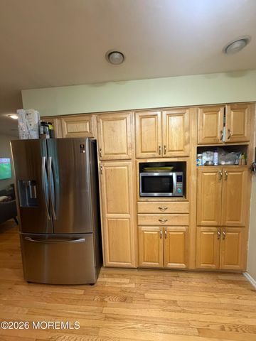 652 Holly Lane, North Brunswick, NJ 08902