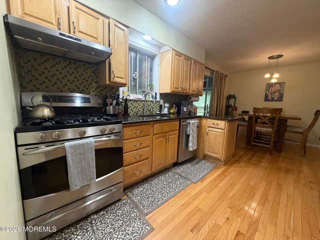 652 Holly Lane, North Brunswick, NJ 08902