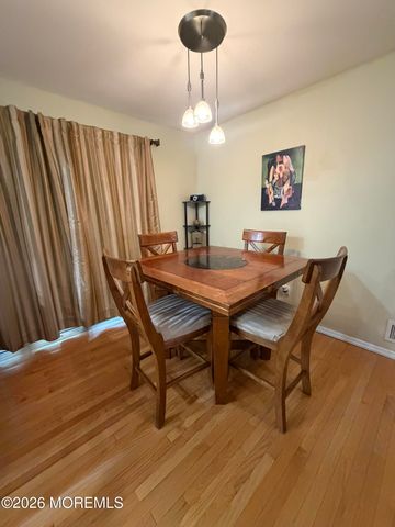 652 Holly Lane, North Brunswick, NJ 08902