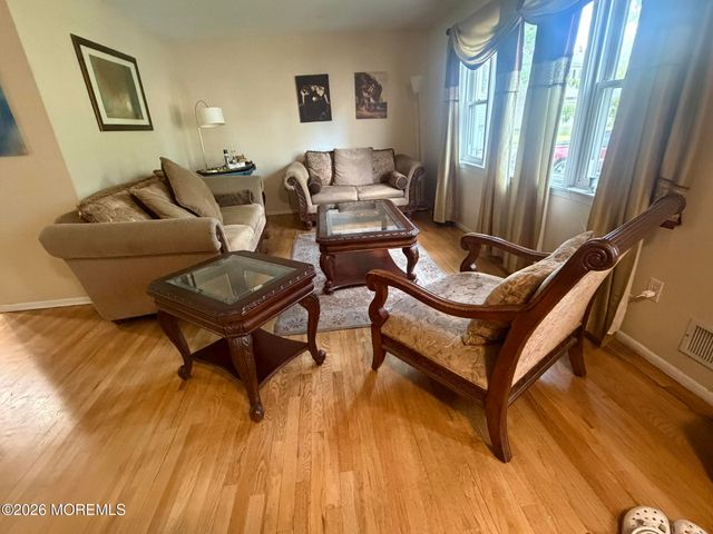 652 Holly Lane, North Brunswick, NJ 08902