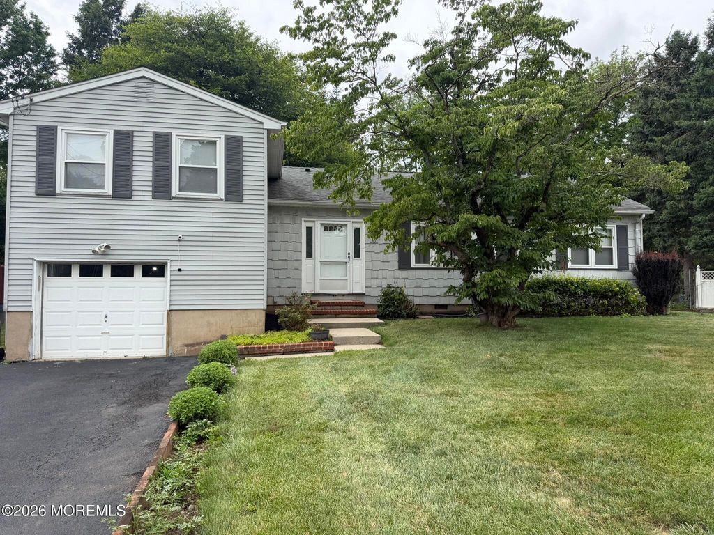 652 Holly Lane, North Brunswick, NJ 08902
