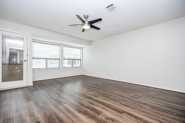 1116 Bering Drive 4, Houston, TX 77057