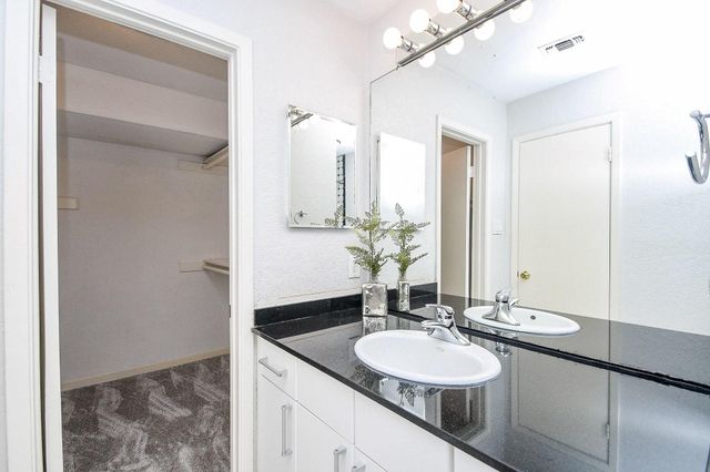 1116 Bering Drive 4, Houston, TX 77057