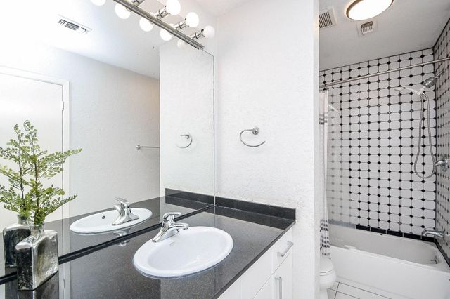 1116 Bering Drive 4, Houston, TX 77057