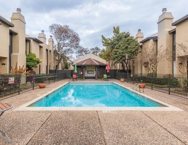 1116 Bering Drive 4, Houston, TX 77057